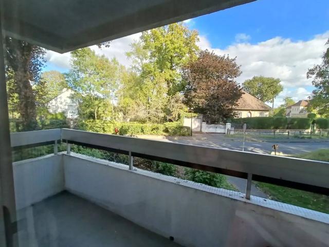 Studio location à Champagne, Les Ulis