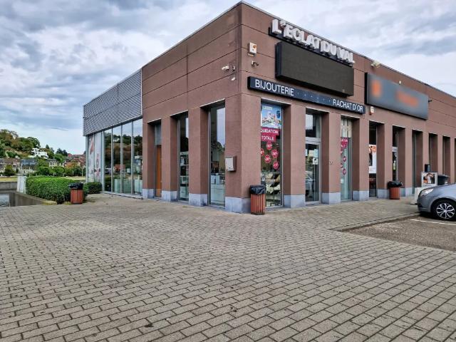 Local Commercial location à Ben, Huy