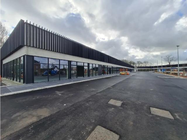Local Commercial location à Lessen, Wallonie
