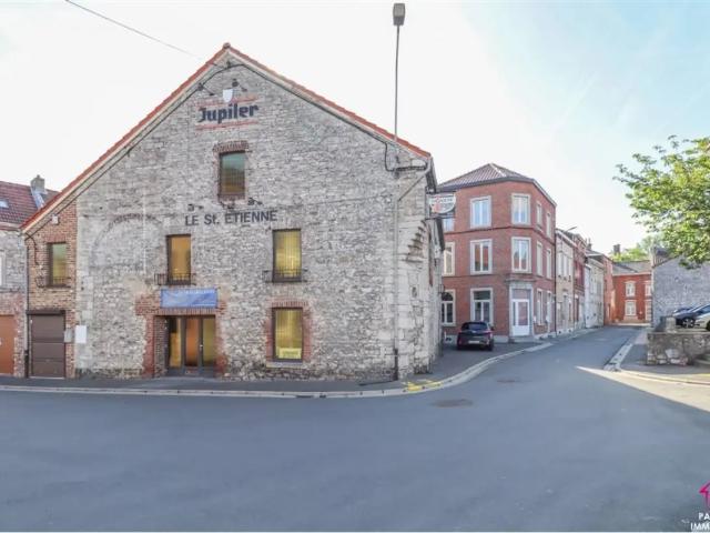 Local Commercial location à Châtelet, Wallonie