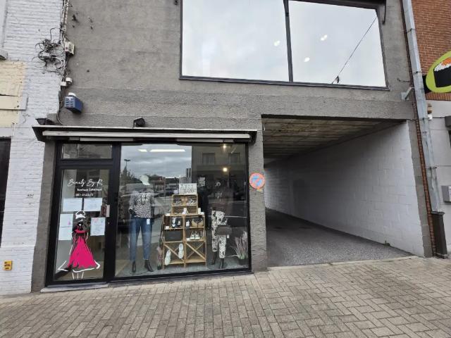 Local Commercial location à Bouge, Namur