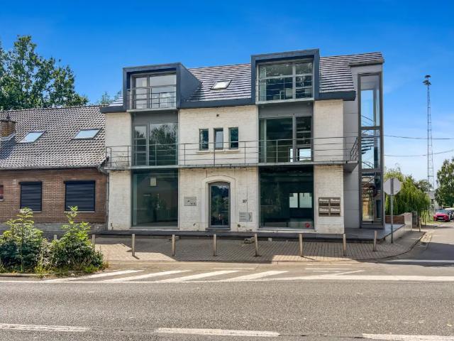 Local Commercial location à Temploux, Namur