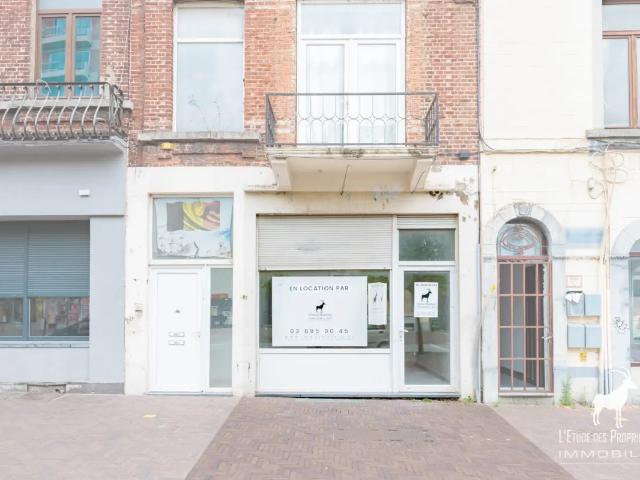 Local Commercial location à Charleroi, Wallonie