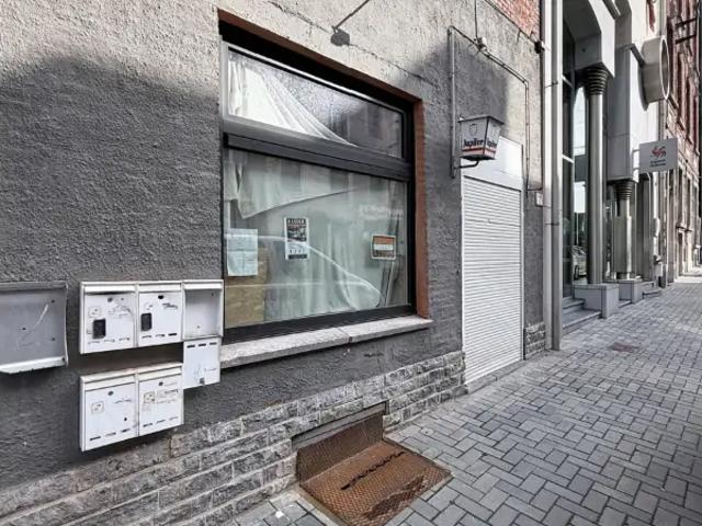 Local Commercial location à Charleroi, Wallonie