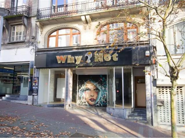 Local Commercial location à Charleroi, Wallonie