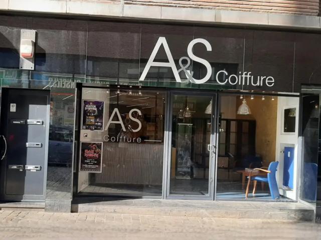 Local Commercial location à Charleroi, Wallonie