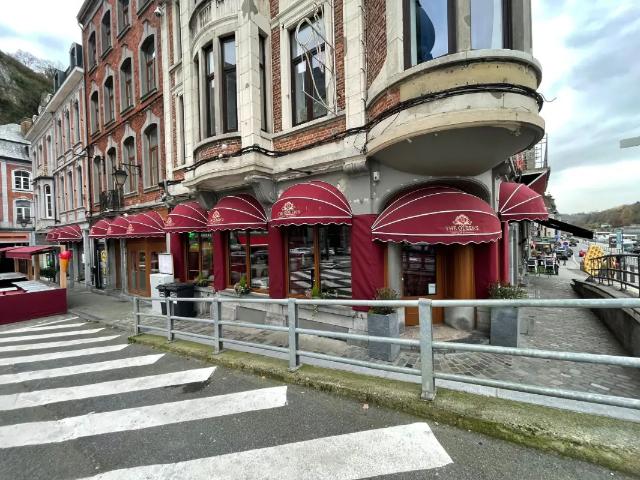 Local Commercial location à Dinant, Wallonie