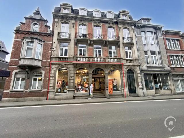 Local Commercial location à Dinant, Wallonie