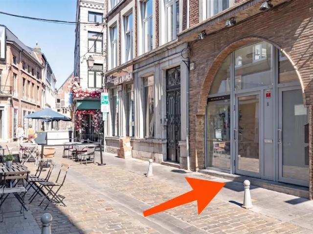 Local Commercial location à Huy, Wallonie