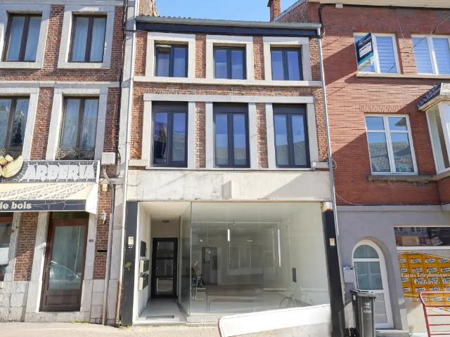 Local Commercial location à Huy, Wallonie
