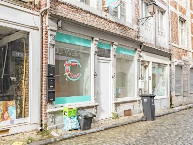 Local Commercial location à Huy, Wallonie