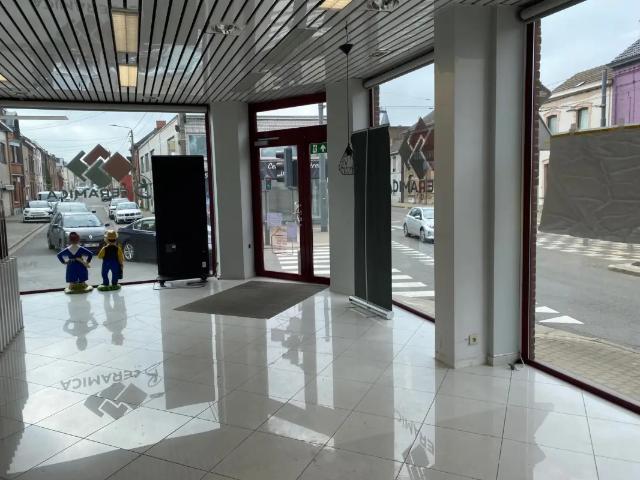 Local Commercial location à Charleroi, Wallonie