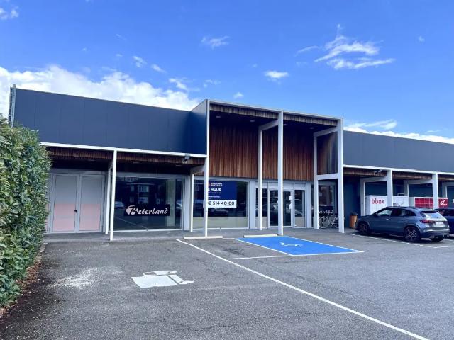 Local Commercial location à Maaseik, Limburg