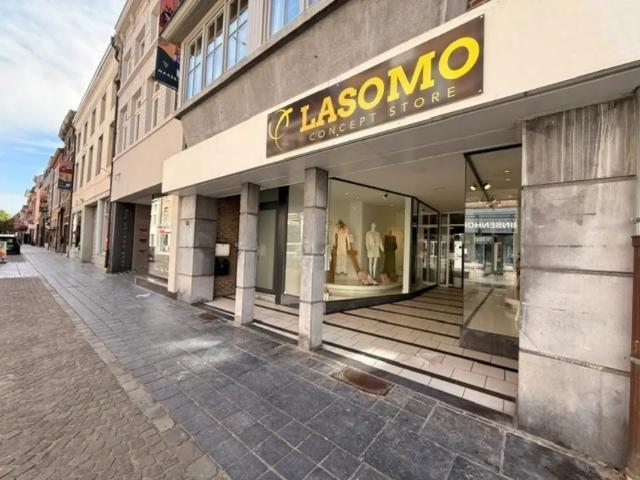 Local Commercial location à Maaseik