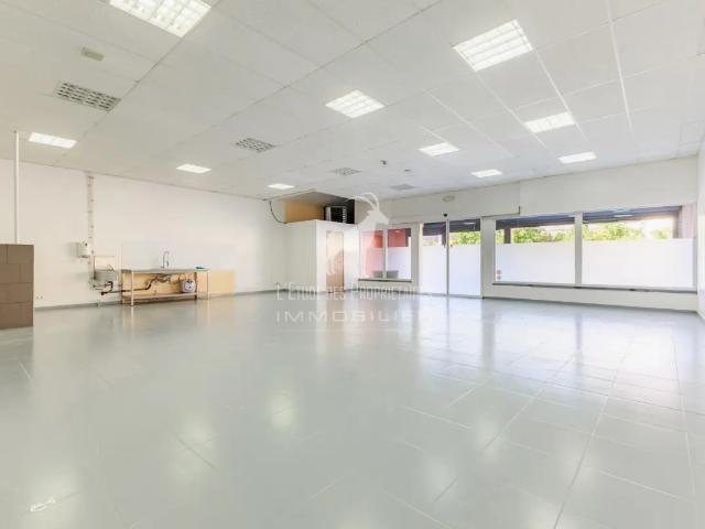 Local Commercial location à Charleroi, Wallonie