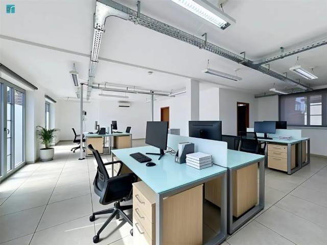 Local Commercial location à Charleroi, Wallonie