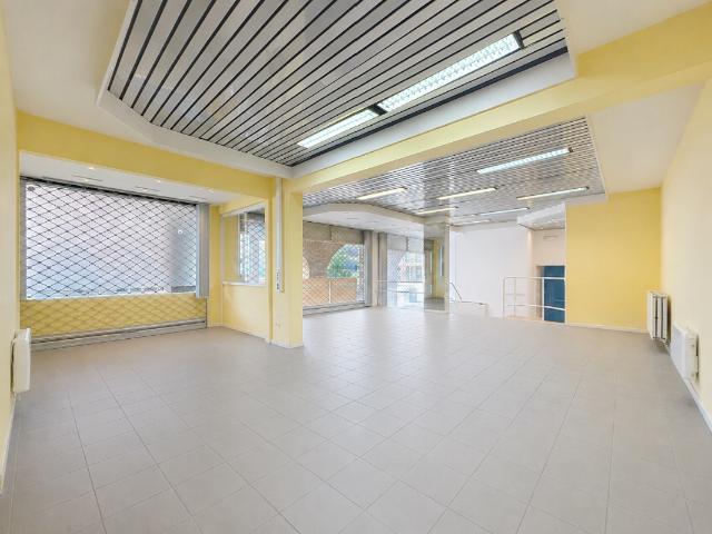 Local Commercial location à Mouscron, Wallonie