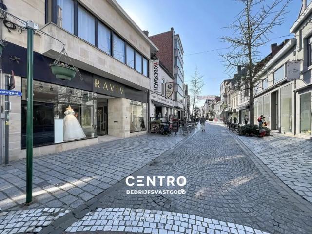 Local Commercial location à Roeselare, West-Vlaanderen
