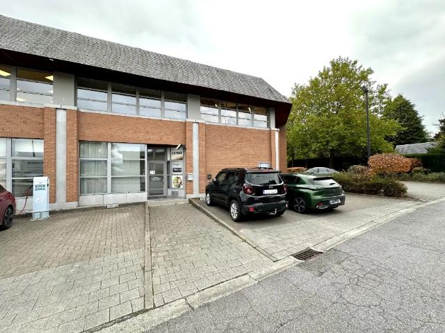 Local Commercial location à Seneffe, Wallonie