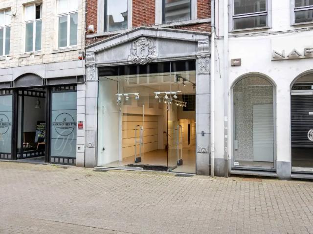 Local Commercial location à Waver, Wallonie