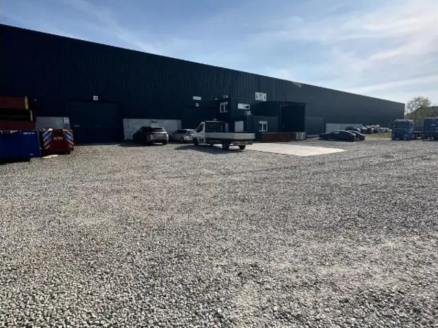 Local Commercial location à Itter, Wallonie