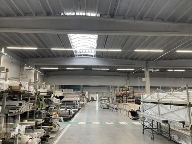 Local Commercial location à Itter, Wallonie