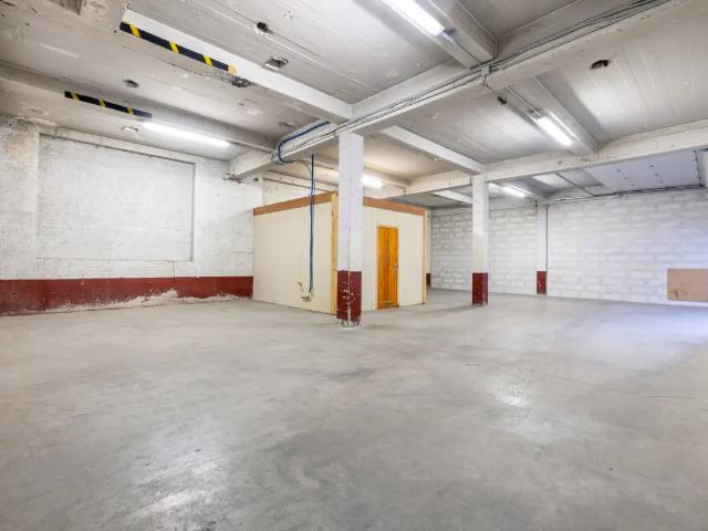 Local Commercial location à Forest - Vorst, Brussel-Hoofdstad - Bruxelles-Capitale