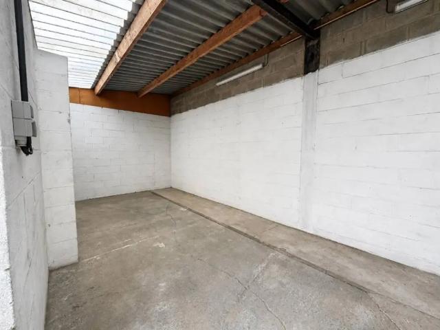 Local Commercial location à Frasnes-lez-gosselies, Wallonie