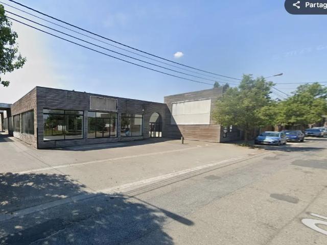 Local Commercial location à Charleroi, Wallonie