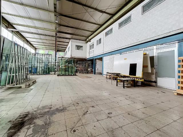 Local Commercial location à Hannut, Wallonie