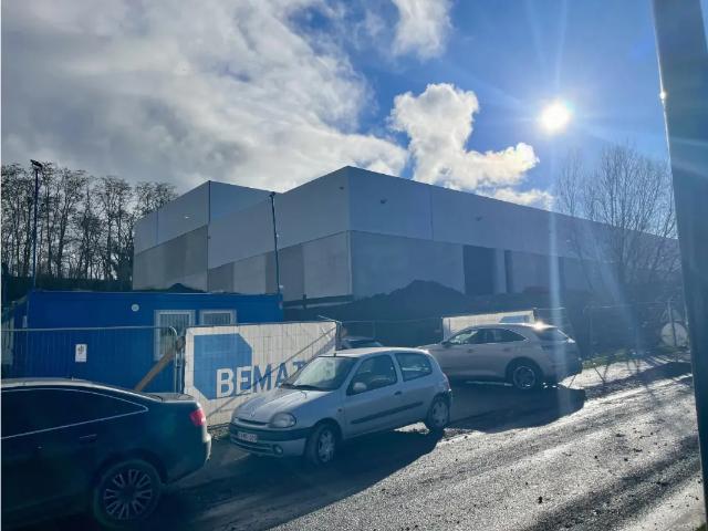Local Commercial location à Charleroi, Wallonie
