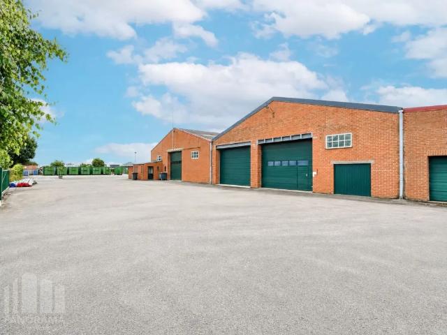 Local Commercial location à Kortemark, West-Vlaanderen