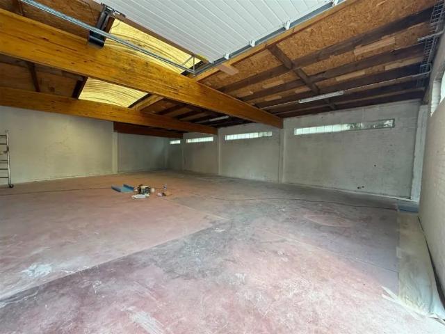 Local Commercial location à Leuze-en-hainaut, Wallonie