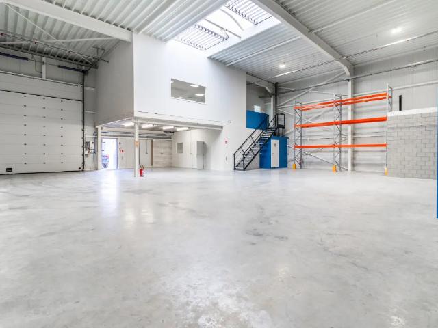 Local Commercial location à Zoning Industriel Jaurdinia, Mont-Saint-Guibert