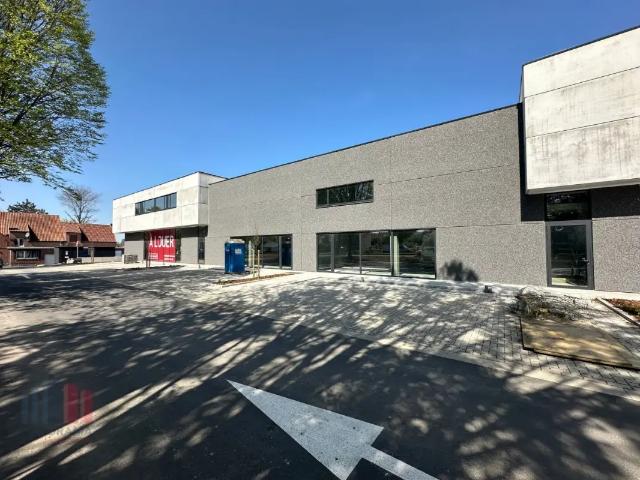 Local Commercial location à Mouscron, Wallonie