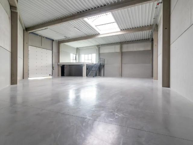 Local Commercial location à Nijvel, Wallonie