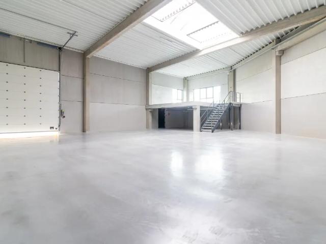 Local Commercial location à Nijvel, Wallonie
