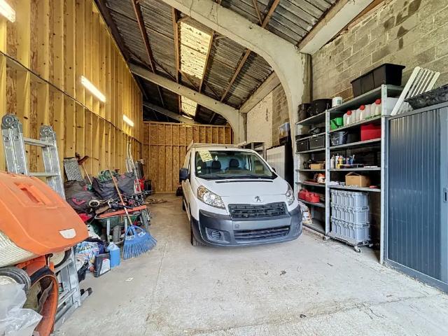 Local Commercial location à Brunehaut, Wallonie