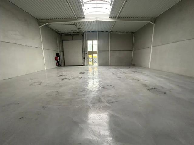 Local Commercial location à Sint-pieters-leeuw, Brabant