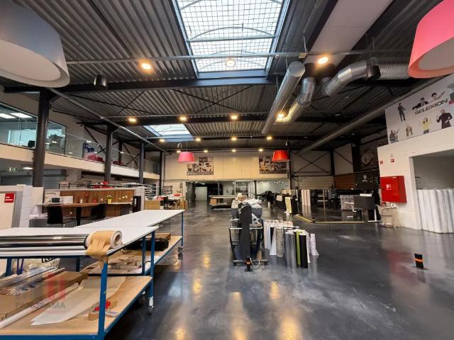 Local Commercial location à Sint-pieters-leeuw, Brabant