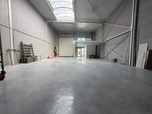 Local Commercial location à Sint-pieters-leeuw, Brabant
