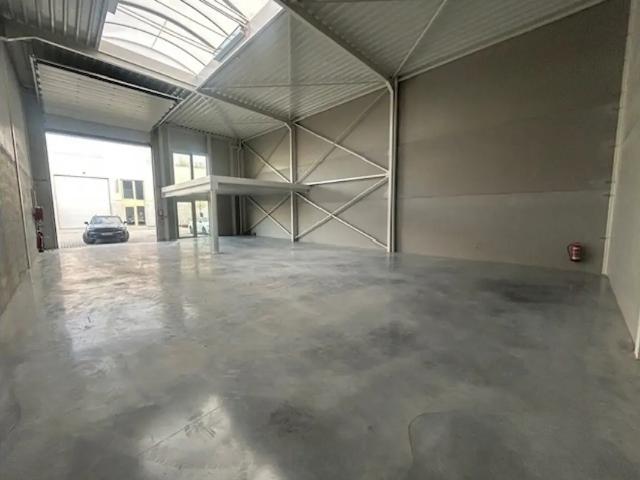 Local Commercial location à Sint-pieters-leeuw, Brabant