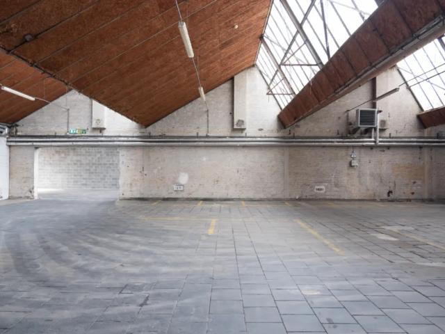 Local Commercial location à Brunehaut, Wallonie