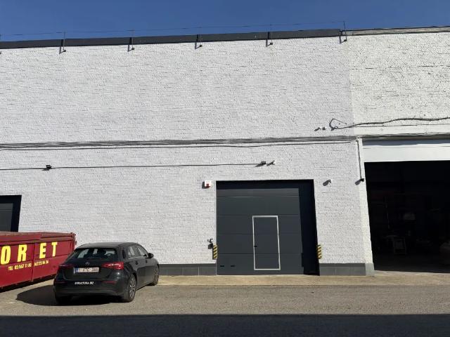 Local Commercial location à Waterloo, Wallonie