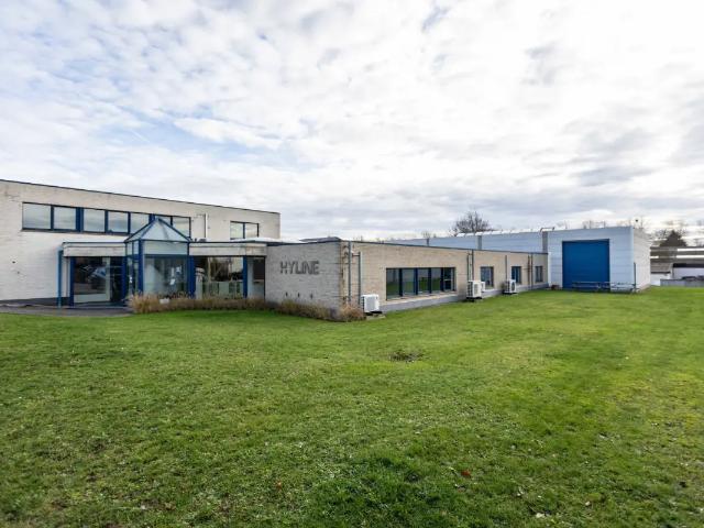 Local Commercial location à Waver, Wallonie
