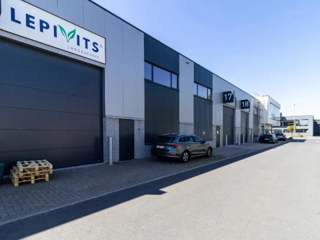 Local Commercial location à Waver, Wallonie