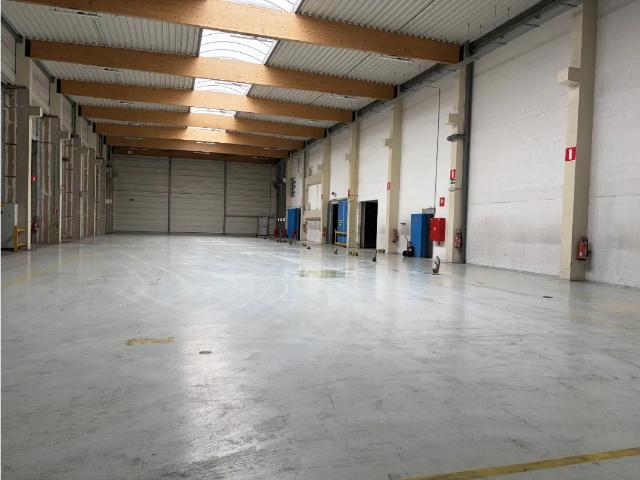 Local Commercial location à Waver, Wallonie