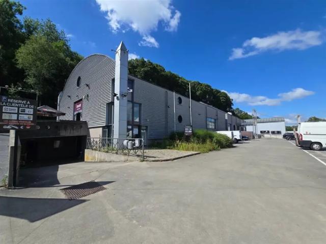 Local Commercial location à Waver, Wallonie