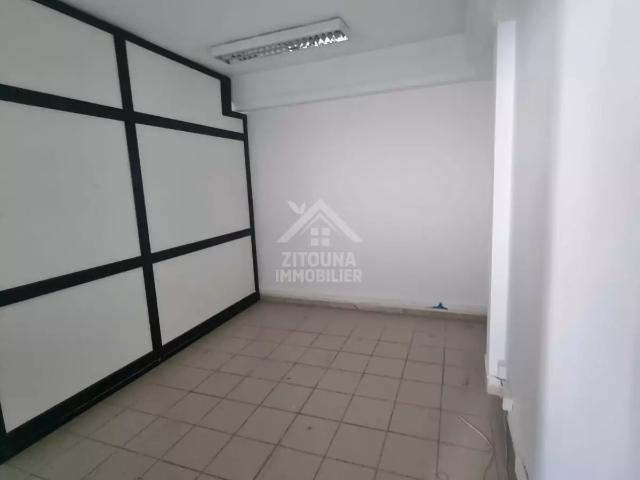 Bureau location à Ain Zaghouan, Douz