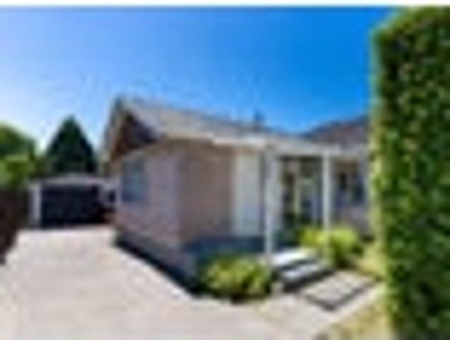House for sale in Chaslands, Canterbury